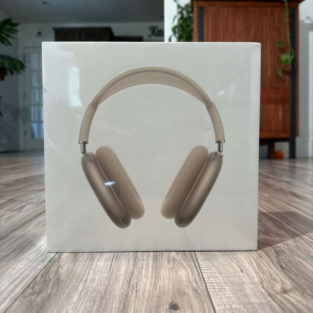 Apple AirPods Max Wireless Over-Ear Headphones Starlight